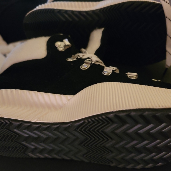 Sorel Boots New still in box Never worn - Picture 4 of 6